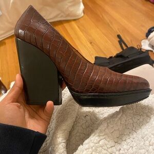 Dries Van Noten Elegant Brown Crocodile Pattern Block Heel Shoes